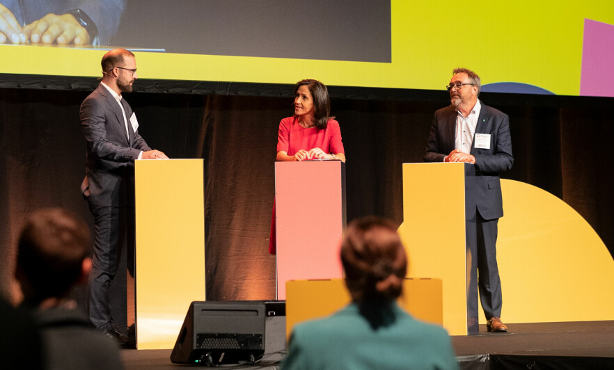 David Christian Frich, Siri Lill Mannes og Ole Magnus Stensrud snakket om erfaringene og etterforskningen av ransomware-angrepet mot Østre Toten kommune på Digitaliseringskonferansen 2022. 📸: Digdir/Khan Le