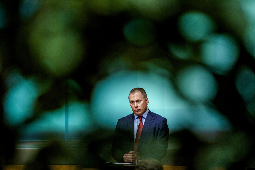 Oljefondsjef Nicolai Tangen presenterer fondets resultat for 2021 på en pressekonferanse i Norges Bank i Oslo. 📸: Stian Lysberg Solum / NTB