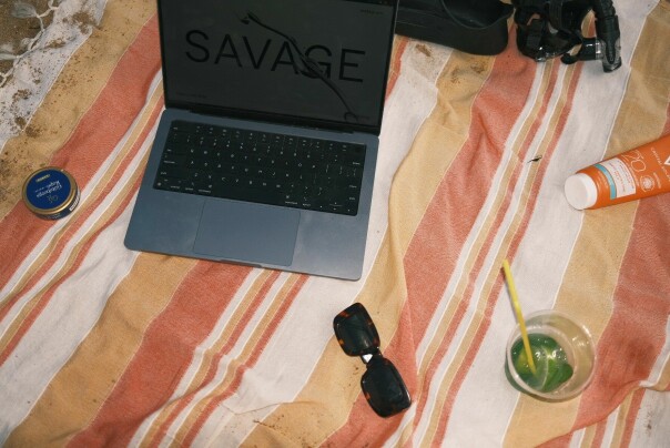- Akkurat nå jobber jeg remote fra Barcelona et par måneder, så jeg er ikke så mye på kontoret. 📸: Privat