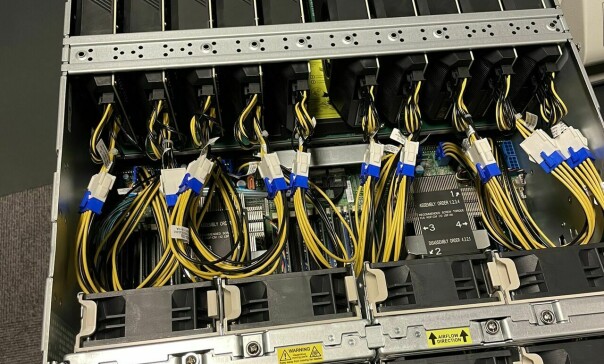 Kovert har mekket en egen server med kallenavnet 'barraCUDA' for å knekke passordhasher. Serveren har 10 3080 Ti-kort, 192GB RAM og 2 8-core Xeon prosessorer. 📸: Kovert