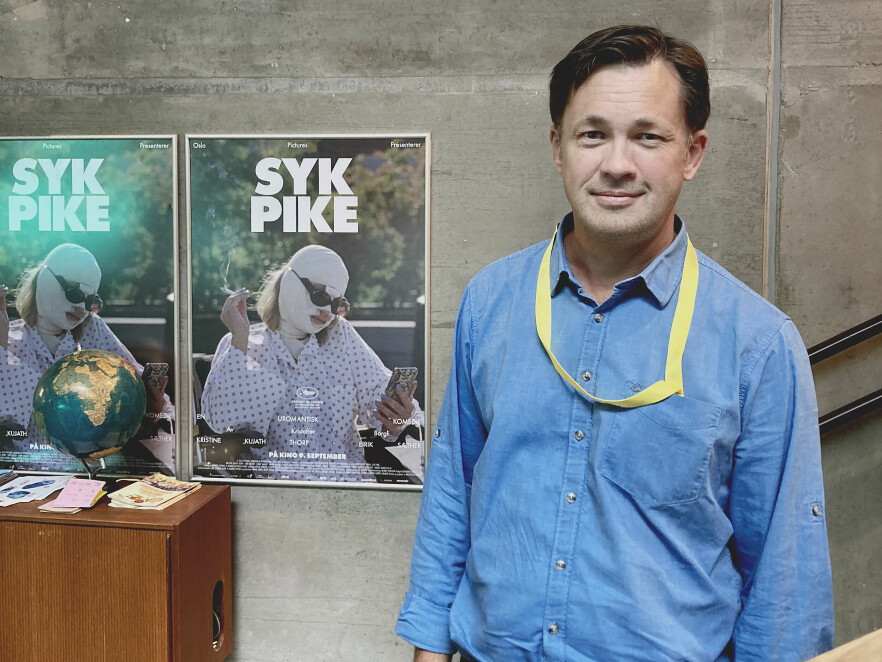 Regissør John Webster viste nylig fram dokumentaren sin 'The Happy Worker - How Work Was Sabotaged' på filmfestival i Oslo. Vi møtte han for en prat om utbrenthet. 📸: Mona Sæther Evensen