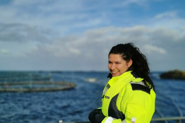 - Vi jobber tett med oppdrettere, og drar på befaringer ute på oppdrettsanlegg, forteller Tia Celine Sandhu. 📸: Privat