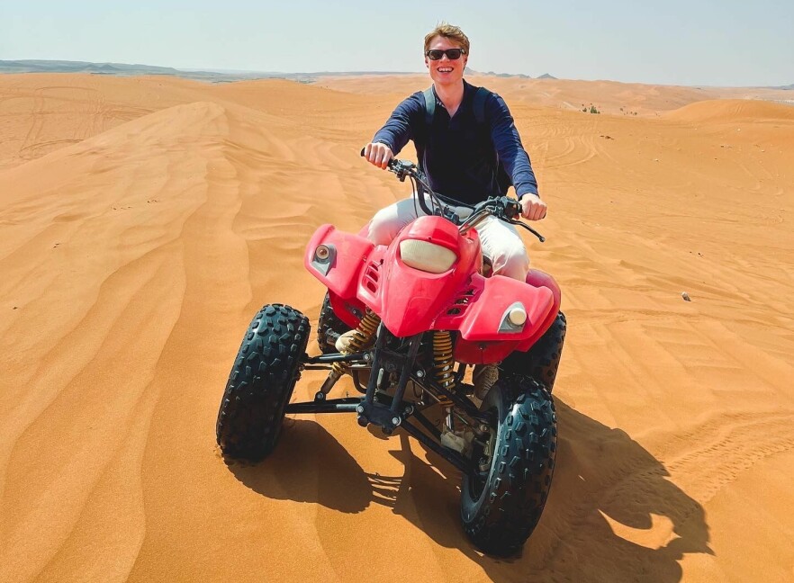 Kristoffer Gjerde satt seg på flyet til Saudi-Arabia for første gang i februar 2022 og har vært der siden.
📸: Privat