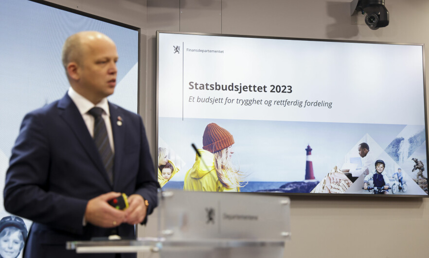Vi står i en helt annen situasjon i kraftmarkedet nå enn da den reduserte satsen for datasentre ble innført i 2016, sier finansminister Trygve Slagsvold Vedum (Sp). 📸: Hanna Johre / NTB