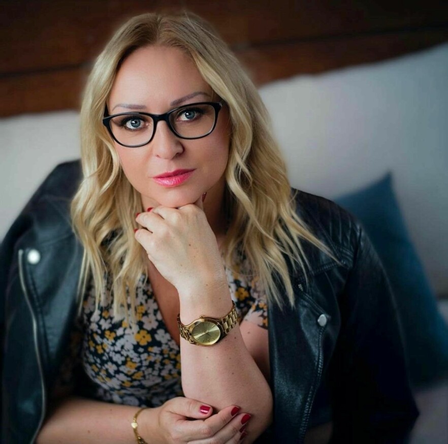 Trine Landøy beskriver seg som en digital forretningsutvikler som jobber 'der hvor teknologi møter menneske på jobb', nå som konsulent og daglig leder i sitt selskap The Easyway, som blant annet hjelper til med onboarding av nyansatte. 📸: Privat