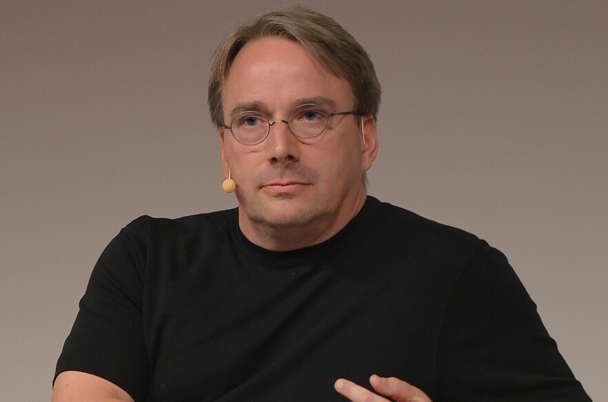 Her er Linus Torvalds på scenen på LinuxCon Europe 2014 i Düsseldorf. 📸: Krd/Wikicommons