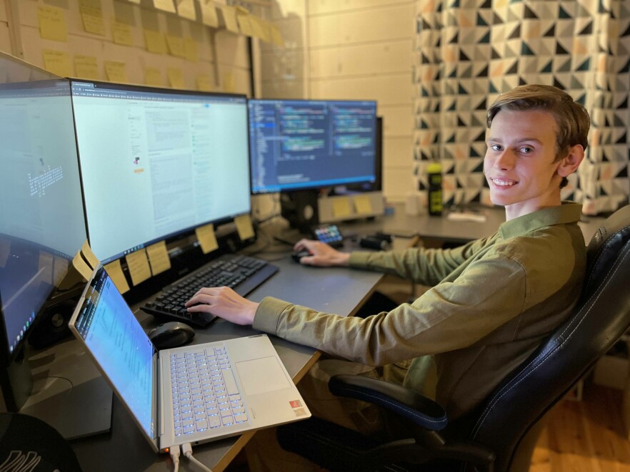 Daniel Boye er 16 år gammel, går på studiespesialiserende forskerlinje på St. Olav videregående skole i Stavanger og er 'product trainee' i Konciv. 📸: Privat