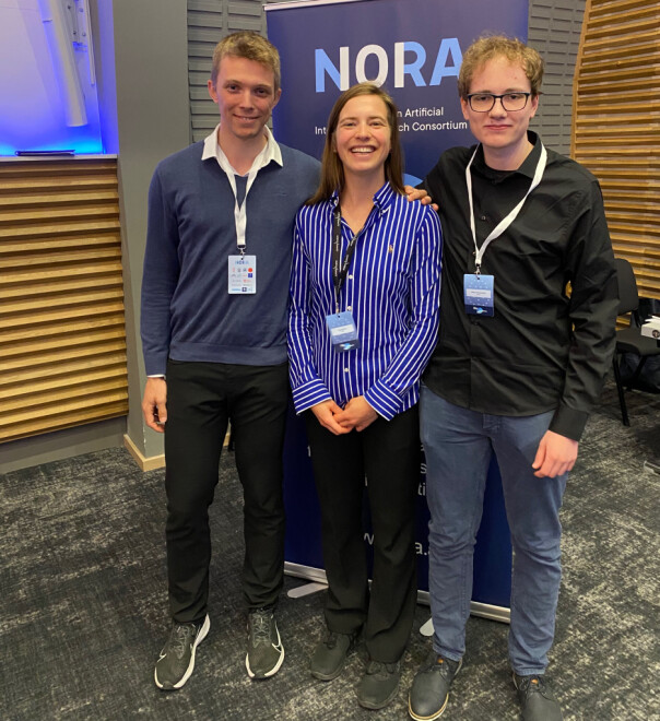Patrik Hammersborg (t.h.) sammen med veileder Inga Strümke og medstudent Andreas von Brandis. 📸: Privat