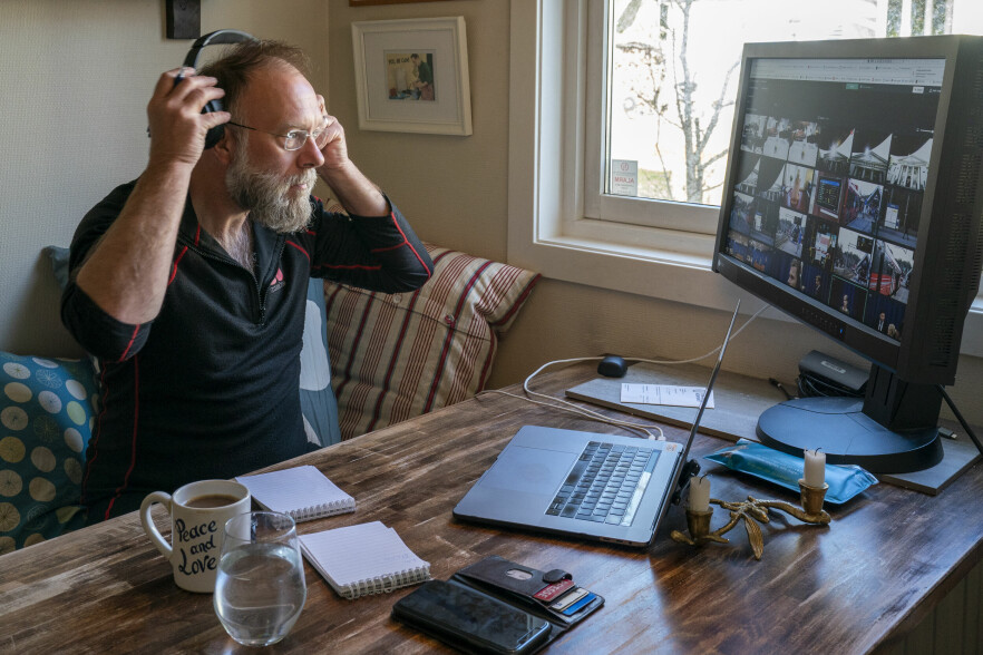 I målingen svarer 43 prosent av de spurte at de har hatt hjemmekontor den siste måneden, og hele 64 prosent svarer at de ønsker å ha like mye hjemmekontor fremover som de har nå. 📸: Mona Oshiro / NTB