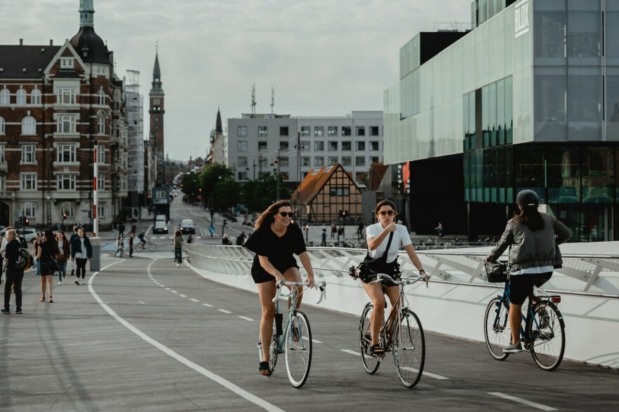 Utviklere i Oslo tjener langt dårligere enn utviklere i København, ifølge ny undersøkelse. 📷: Febiyan / Unsplash