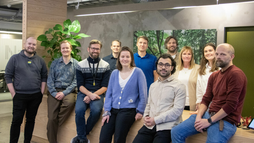 Noen av utviklerne i ett av teamene som jobber med utvikling av Strim-tjenesten. Bak fra venstre; Carl Markus Malde, Marek Szala, Bjørn Tveter, Gry A. Fjeldstad, Maria Hoftun Gjestad. Foran fra venstre; Aslak Sødal, Adam Andersson, Niclas Amundsen, Emilie Martin, Mahmoud Ibrahim Mohammed, Morten Friesgård. 📸: Kurt Lekanger