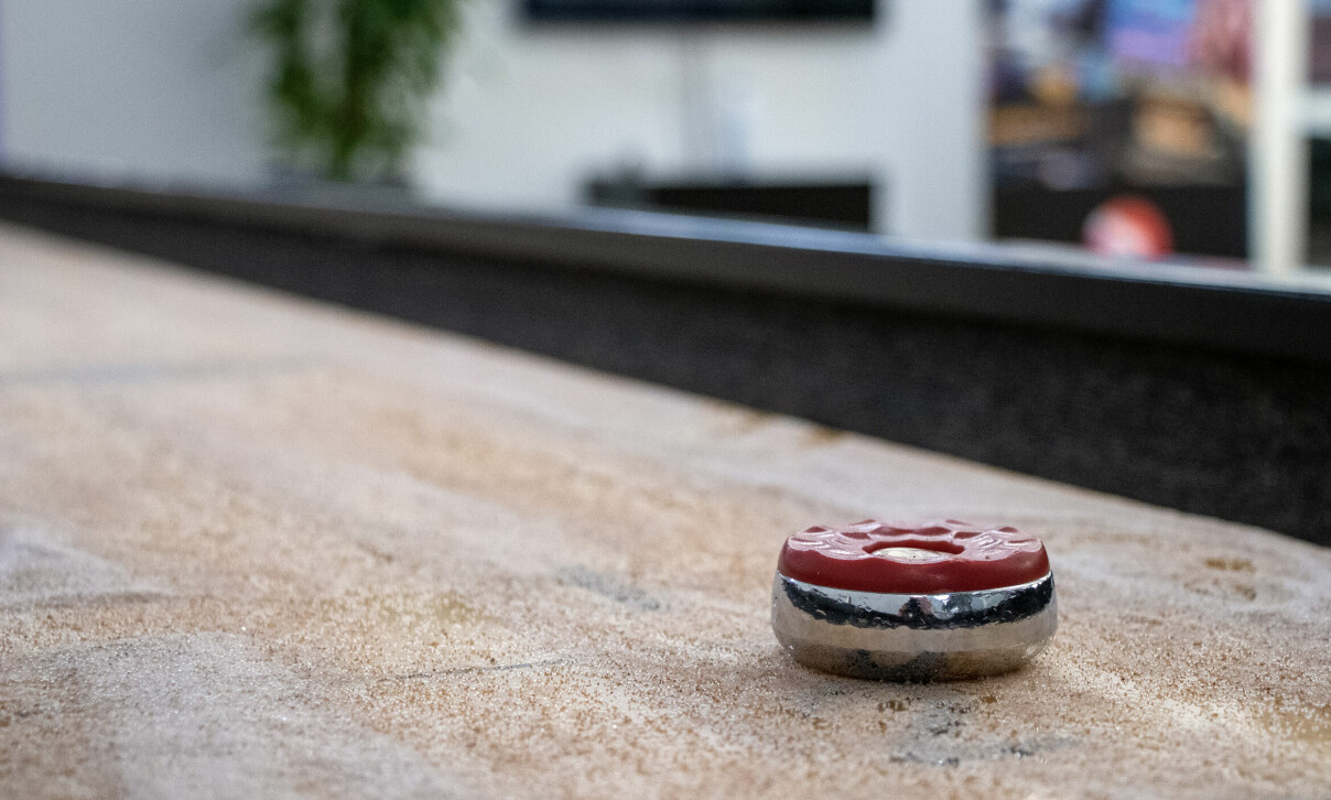 I 'lekerommet' har det også blitt plass til shuffleboard. 📸: Kurt Lekanger