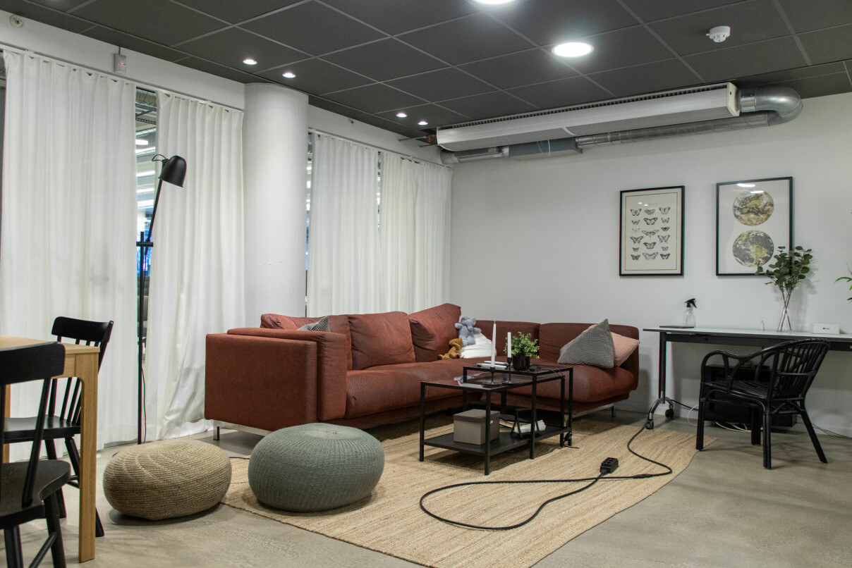 RiksTV har en egen 'stue' der de tester ut ny funksjonalitet i Strim-appen på tilfeldige brukere, mens utviklere følger med fra et annet rom. 📸: Kurt Lekanger