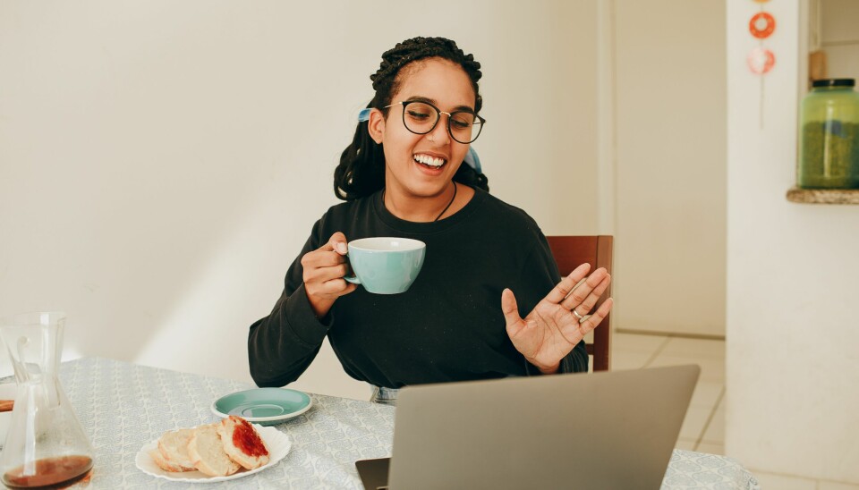 Det har blitt færre videomøter etter korona, og Zoom må kutte i stabben. 📸: Helena Lopes / Unsplash