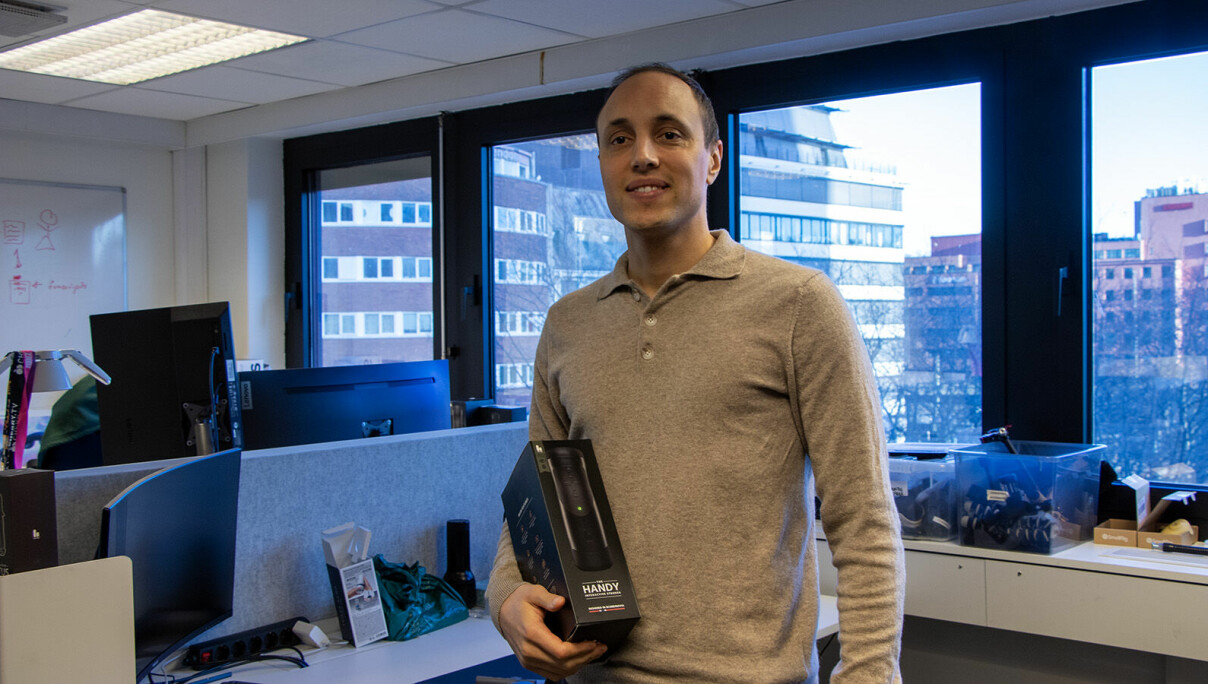 Alexander Bjørkmann er stolt av produktet han har laget. 📸: Kurt Lekanger