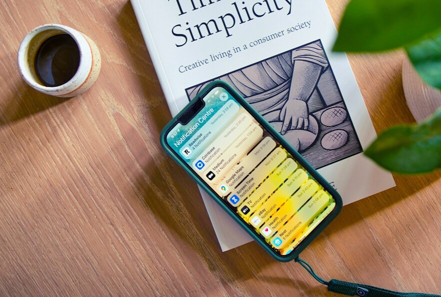 Nå kommer push-varsler til web-applikasjoner i iOS. 📸: Super Snapper / Unsplash