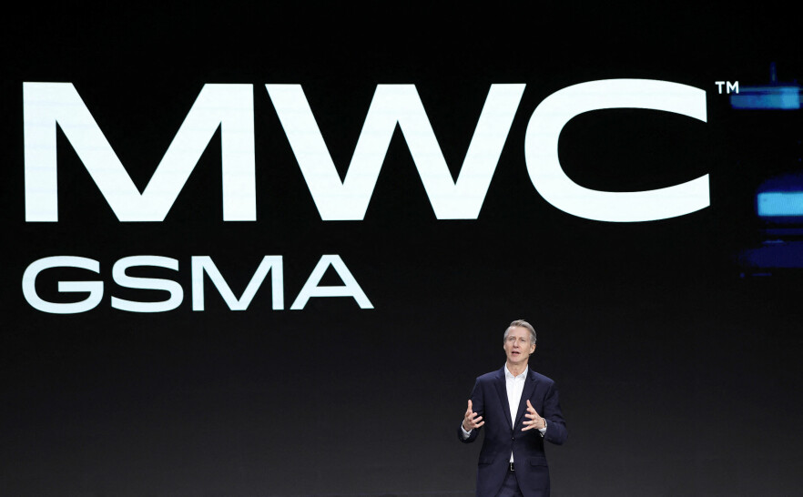 GSMA-sjef Mats Granryd annonserer Open Gateway-API-ene på Mobile World Congress (MWC) i Barcelona. 📸: REUTERS/Nacho Doce