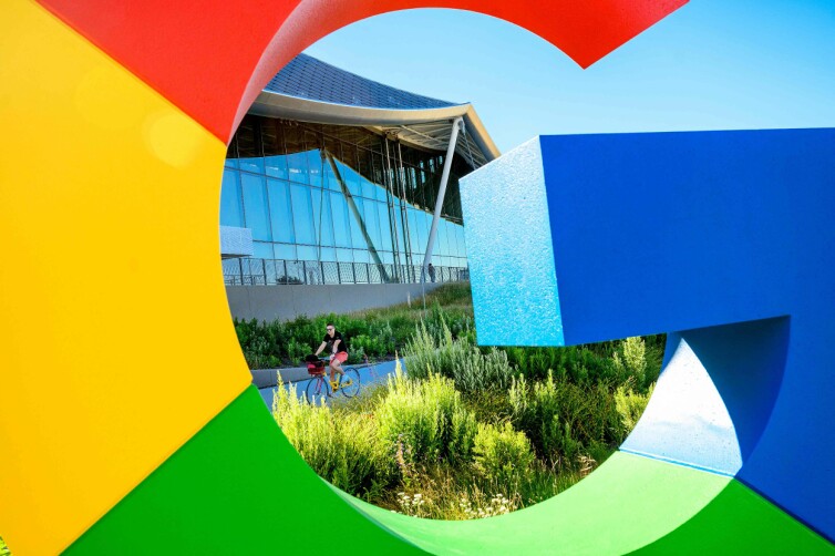 Google har lansert API-er og verktøy som lar utviklere bygge løsninger som bruker Googles AI-modeller. 📸: Noah Berger / AFP