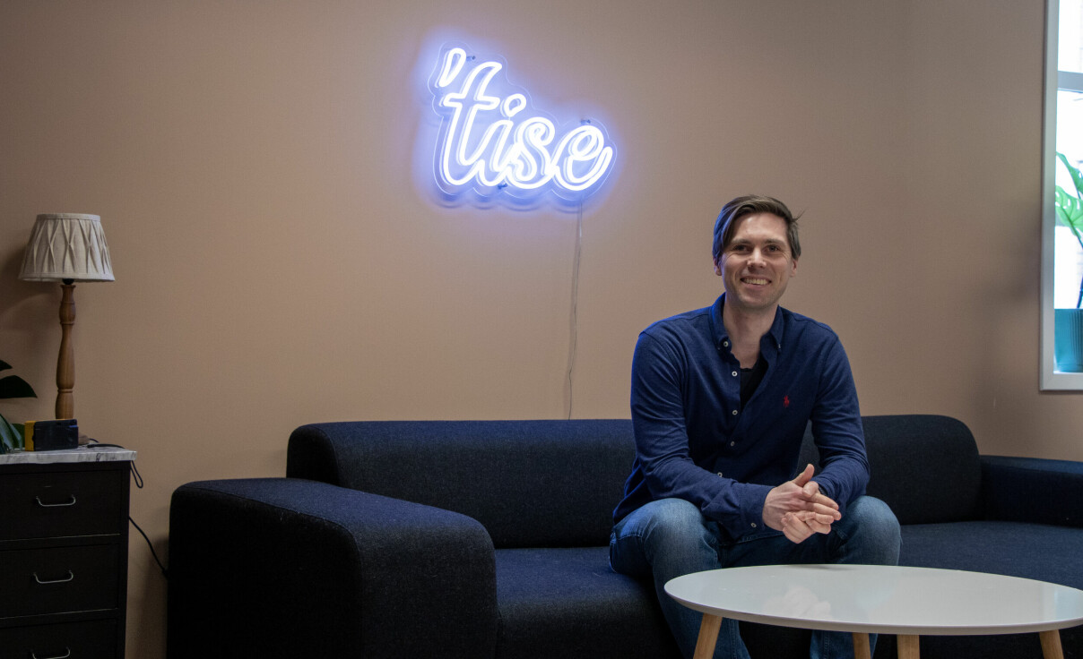 Axel Franck Næss liker fortsatt å kode, men nå er det mest for å få avveksling fra det han vanligvis holder på med. 📸: Kurt Lekanger
