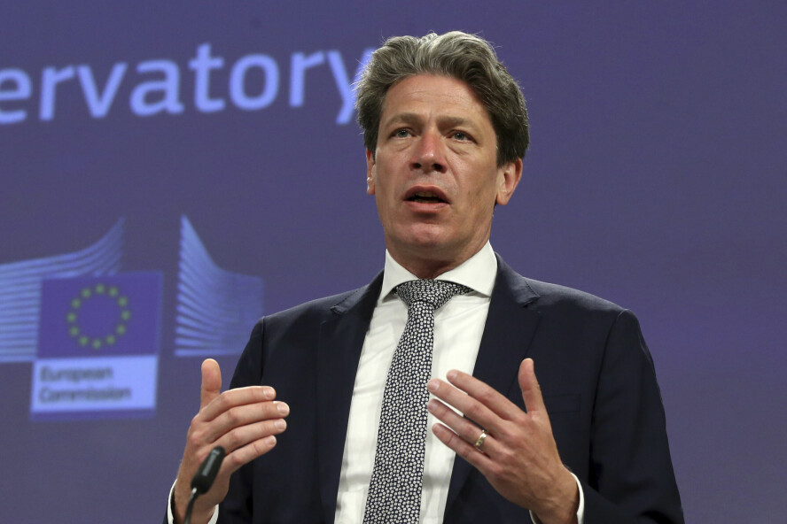 EU-parlamentariker Paul Tang er enig med Facebook i at apotekene har et ansvar, men mener samtidig at Facebook forsøker å snike seg unna sitt ansvar. 📸: Francois Walschaerts, Pool via AP