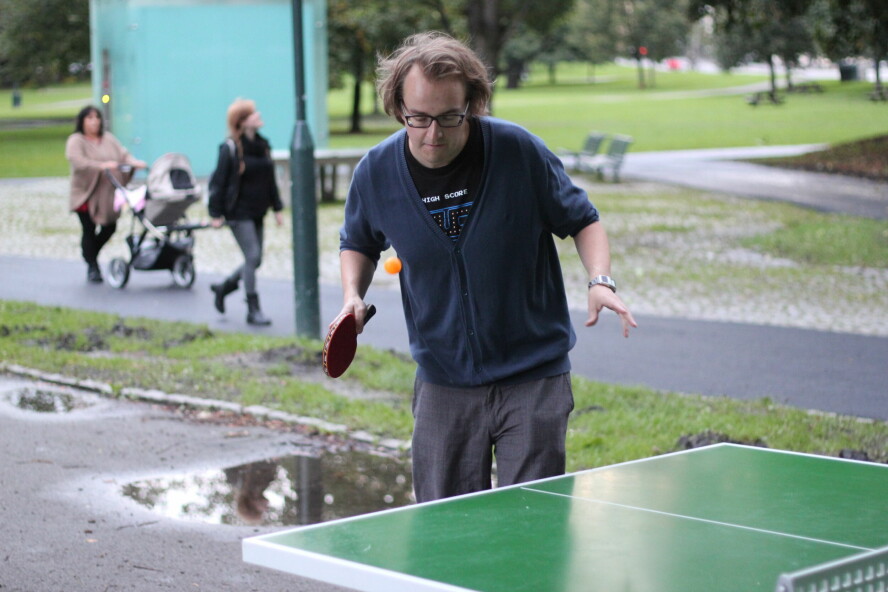 Sånn så jeg ut i 2011, for sjokkerende 12 år sida, da jeg ennå var relativt fersk Oslo-boer, og koste meg i parkene med pingpong. Jeg er glad jeg ble, for det er her jeg finner jobbene jeg faktisk vil ha. 📸: Privat