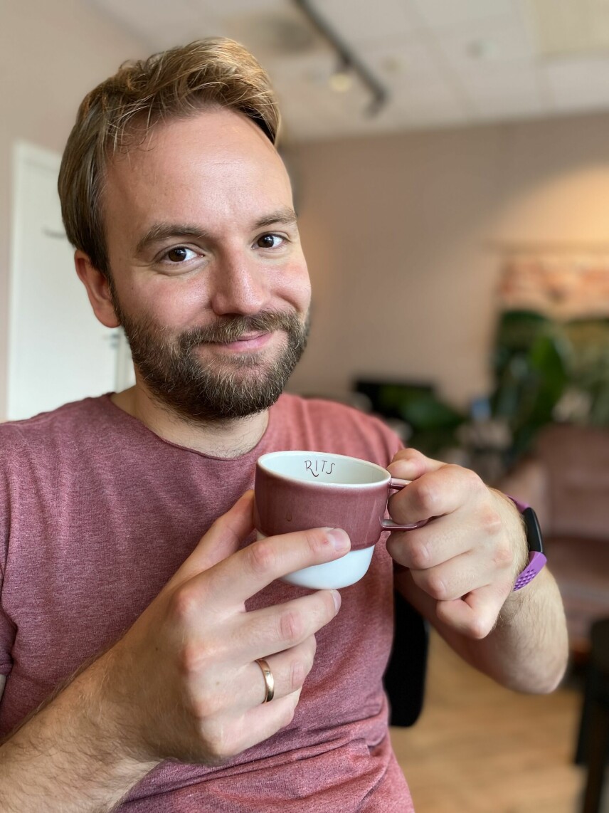 Mikael Åsbjørnsson-Stensland (34) har sagt opp jobben for å starte sitt eget selskap - Erke Teknologi AS.