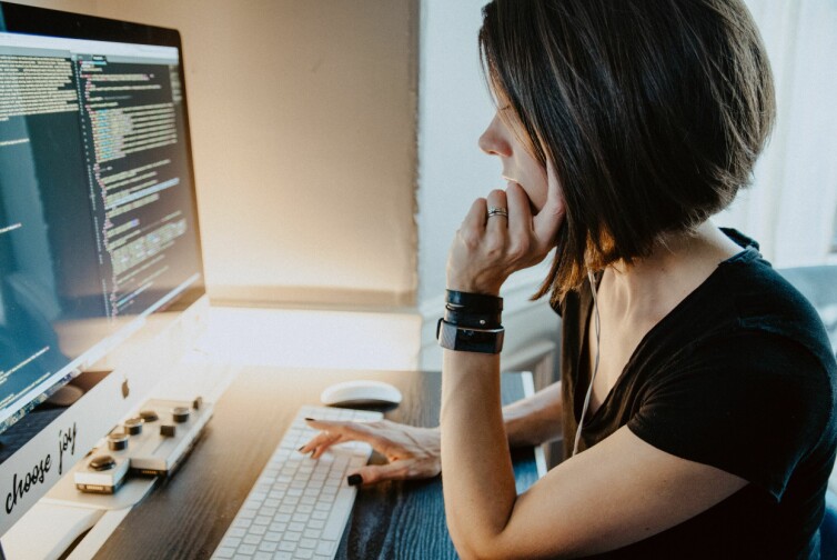 Rapporten 'How Secure is Code Generated by ChatGPT?' viser at du ikke bør bruke kodesnutter fra tjenesten ukritisk. 📸: Kelly Sikkema / Unsplash