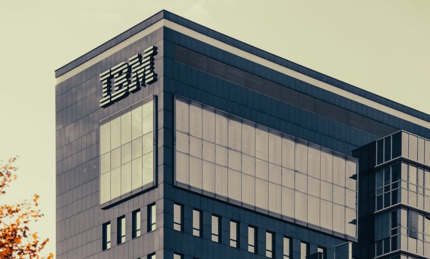 IBM skal erstatte ansatte med AI. 📸: Denny Müller / Unsplash