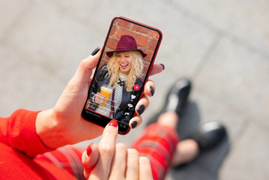 Halvparten av kommunene har også begrenset andre apper hvor det er frykt for tapping av informasjon.. 📸: Shutterstock / NTB