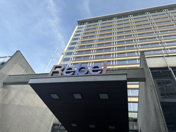 Det nye Teknologihuset holder til i det 17. etasjer høye Rebel-bygget i Universitetsgata 2, rett ved St. Olavs plass. De tre første etasjene kan brukes gratis. 📸: Kurt Lekanger