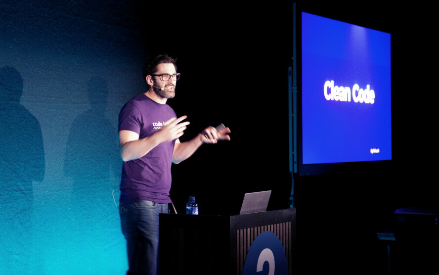 Phil Nash mener det er fem tabber du bør unngå hvis du vil skrive god JavaScript-kode. 📸: Kurt Lekanger