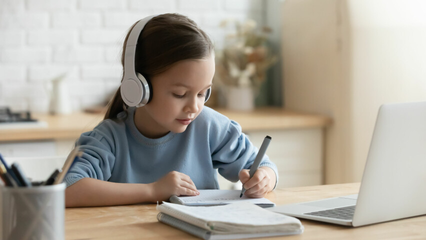 64 prosent av foreldrene i Oslo oppgir at de ønsker mindre skjermbruk i undervisningen i skolen, mens i Nord-Norge oppgir 38 prosent det samme.
📸: NTB