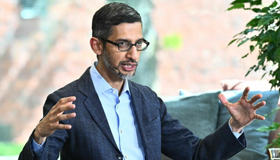 Google skrev i et brev onsdag at Microsoft bruker programvarelinsens-restriksjoner for å låse kundene til sine skytjenester. Her: Google CEO Sundar Pichai. 📸: Claudio BRESCIANI / various sources / AFP)