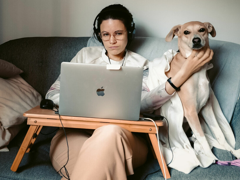 Folk som har lyst til å jobbe på hjemmekontor har lyst til å jobbe på hjemmekontor, kan rapport tyde på. 📸: Cristian Tarzi / Unsplash