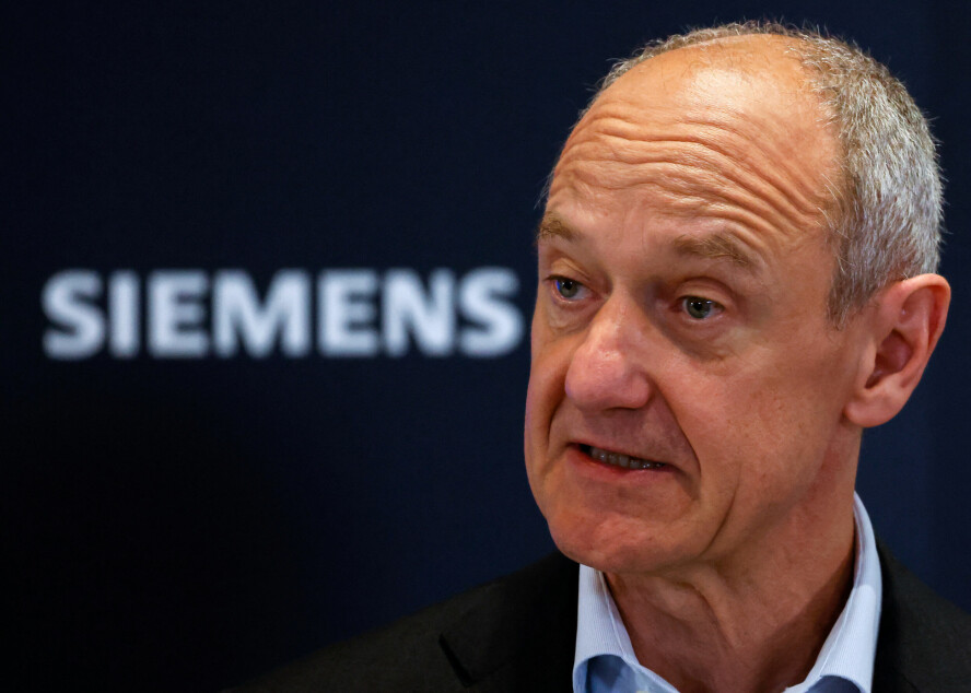 Siemens-sjef Roland Busch er en av signaturene som frykter at EUs AI-lov kan ødelegge for europeisk konkerranseevne. 📸: REUTERS/Edgar Su