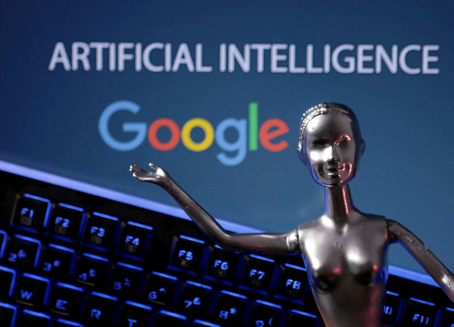 I rapporten beskriver Google seg som et 'AI-først'-selskap. Dette mener The Register langt på vei forklarer økningen i energi- og vannforbruk, særlig sett i lys av AI-gjennombruddene det siste året. . 📸: REUTERS/Dado Ruvic/Illustration/File Photo