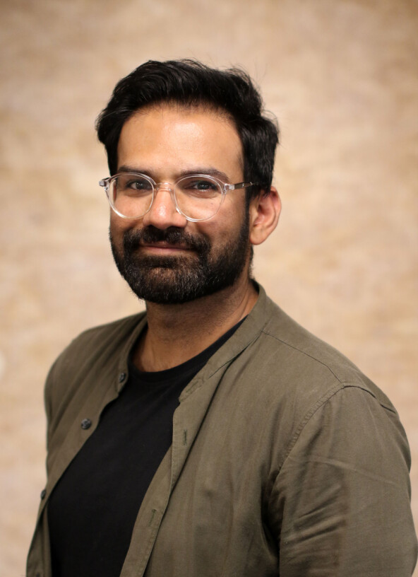 - Ved hjelp av A.I kan vi med stor sikkerhet si hvor mange som skal reise uten billetter fra ethvert stopp i Oslo eller Viken, sier Umair Imam, leder for Data Science i Ruter. 📸: Ruter/Øystein Dahl Johansen