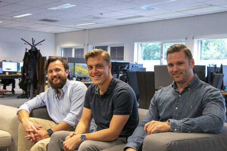 Tomasz Synak, Jonas Rønning og Thomas Kjær Johannessen i Komplett bygger helst alt selv - for å beholde kontrollen, og kunne snu seg raskt. 📸: Kurt Lekanger