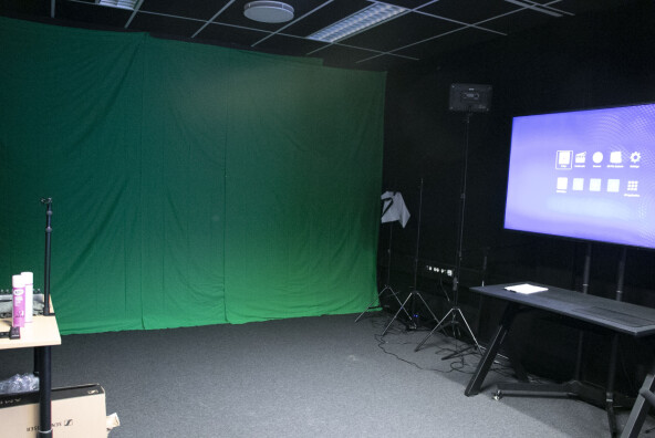 Greenscreen-rommet er i direkte tilknytning til streaming-rommet. 📸: Kurt Lekanger