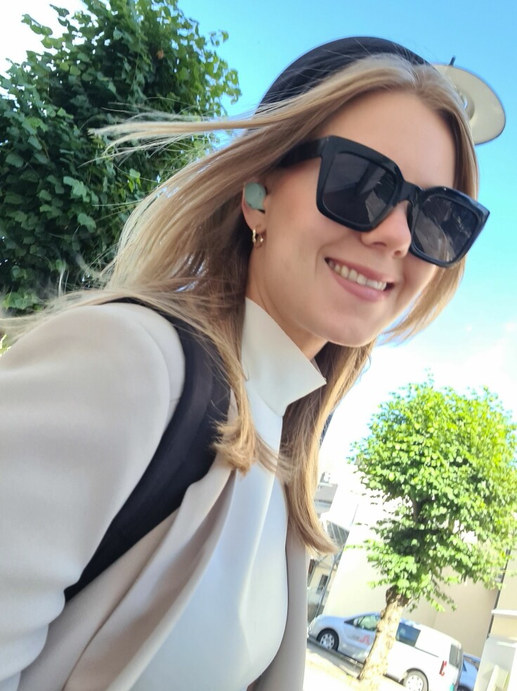 - Man burde klare å både ha et positivt og hyggelig arbeidsmiljø, samtidig som man er ærlig i tilbakemeldinger i pull requests, skriver Elise Kristiansen. 📸: Privat