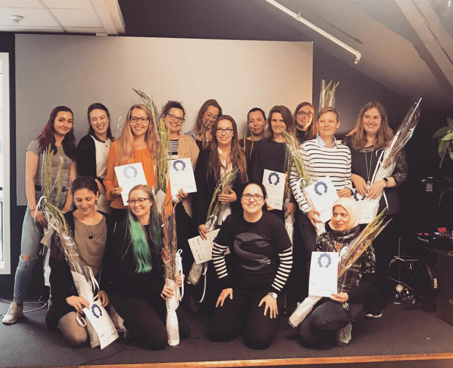 Patricia Aas i midten, omgitt av vinnerne av Tech Role Models i 2019. Nå arrangerer hun AdaCon, for grupper som er underrepresentert i teknologibransjen - og som faktisk jobber med teknologi. 📸: Privat