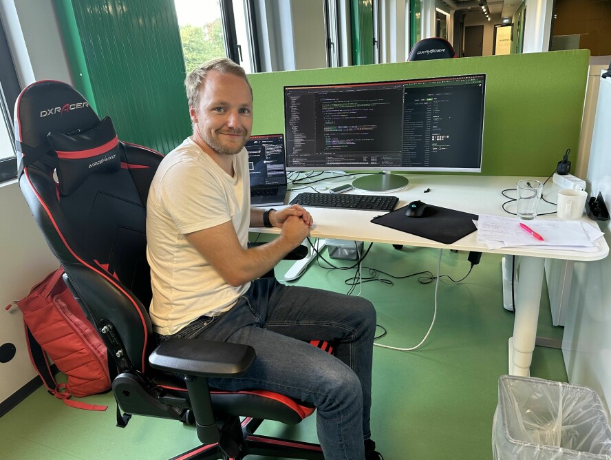 - Vi tror vi har skrevet et av de raskeste push-meldingssystemene som eksisterer, forteller FotMob-utvikler Øystein Bjerland. 📸: Privat