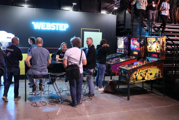 Se bildene fra JavaZone 2023: Bikkjer, popcorn og konsulent-sirkus
