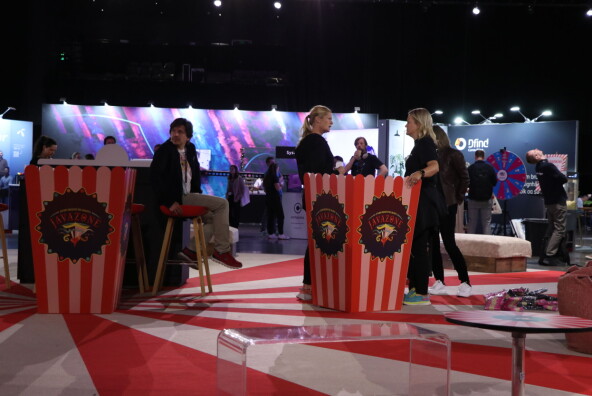 Se bildene fra JavaZone 2023: Bikkjer, popcorn og konsulent-sirkus