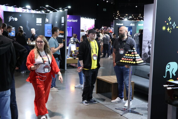 Se bildene fra JavaZone 2023: Bikkjer, popcorn og konsulent-sirkus