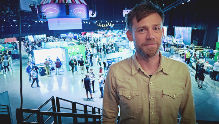 - I verste fall er det et forsøk på å få meg til å ikke ville presentere. I beste fall er det veldig dårlig employer branding, sier Sindre Lindstad om eposten han fikk fra NRK før JavaZone-presentasjonen hans om podcast-hobbyprosjektet. 📸: Henrik Trehjørningen / Privat