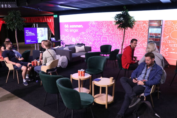 Se bildene fra JavaZone 2023: Bikkjer, popcorn og konsulent-sirkus
