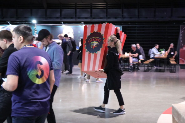 Se bildene fra JavaZone 2023: Bikkjer, popcorn og konsulent-sirkus