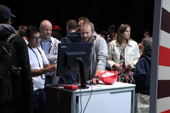 Se bildene fra JavaZone 2023: Bikkjer, popcorn og konsulent-sirkus