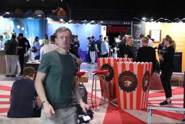 Se bildene fra JavaZone 2023: Bikkjer, popcorn og konsulent-sirkus